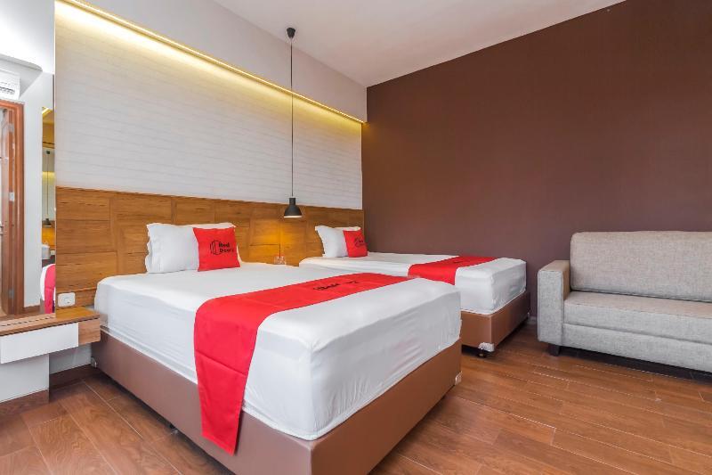 Reddoorz Plus @ Cbd Bintaro South Tangerang Ngoại thất bức ảnh